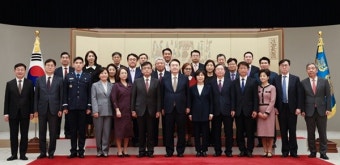 윤 대통령, 최상목 부총리 등 신임 장관 임명장 수여
