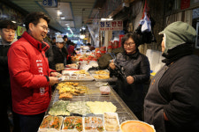 임재화 예비후보, 동구시장에서 장보기 행사 진행