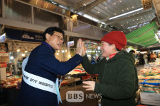 수성구, 전통시장에 활기를...설맞이 장보기 행사 진행