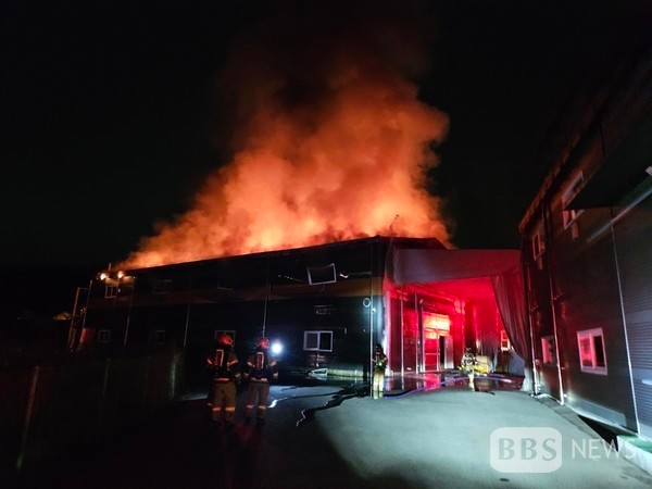 부산 금정구 동일고무벨트 공장 화재, 소방 당국의 빠른 대응으로 4시간여 만에 진압 완료