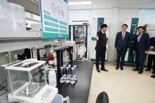 [포토뉴스]강도형 해수부 장관, 소금산업진흥센터 방문