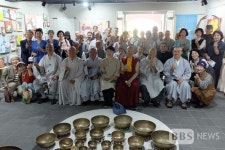 청주 마야사, 이채운 작가 천아트 개인전 개최…싱잉볼에 꽃피다