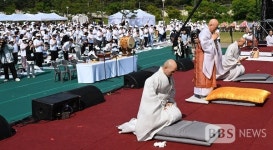 [포토뉴스2] 회암사 사리 이운과 함께 한 진우스님과 청년세대 100배 정진