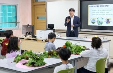 [포토뉴스]조재호 농진청장, 충남 천안 늘봄학교 농촌 체험 프로그램 시범운영 초등학교 방문