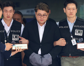 가수 김호중 50분동안 구속심사 받고 유치장으로...구속 여부 결정 대기
