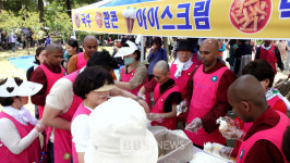 16년째 현충원 국수공양...나라 위한 자비행