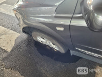 부산 사상서 싱크홀 잇따라...차량 바퀴 빠지기도