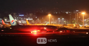 제주공항서 항공기 타이어 결함으로 멈춰...활주로 2시간 이상 폐쇄