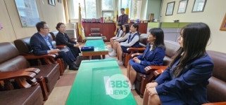 경해장학복지재단, 제주여중 학생에 350만원 장학금 전달