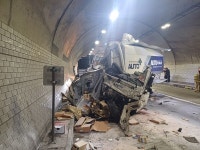 괴산 중부내륙고속도로 조곡터널서 화물차 3대 추돌…3명 부상