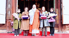 화엄사 대웅전 삼신불 새 옷 단장...우주 법계 밝힐 것