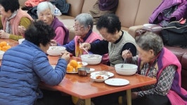 제주 반야사, 어둠을 몰아내고  새 희망 나누는 동지 팥죽 나눔