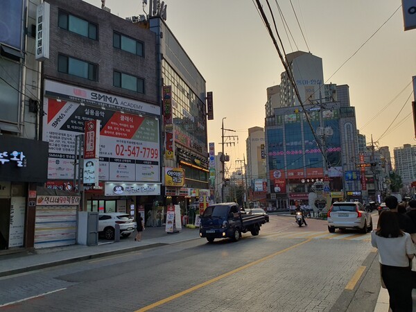 자영업 위기, 대출 활용으로 생존시도…대책 시급