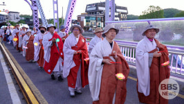 공주시 사암연합회 봉축법요식... 욕심내려놓고 어둠밝히는 시간