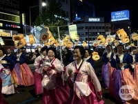 [포토뉴스] 종로 밤거리 수놓은 10만 연등...불기 2569년 연등회