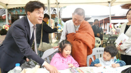천진불에게 꿈과 희망을 ... 용궁사 제19회 사명 연꽃문화제 개최