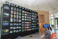 세계적인 미디어 아트의 거장 백남준의 대표작 108번뇌 특별 상영