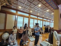 폭염도 잊은 불자들의 수행 열기...서울 도심 선원의 치열한 수행 현장