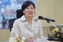 [포토뉴스]송미령 농식품부 장관, 추석 대비 축산물 수급 현장 점검