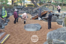 수성구, 수성못·야시골공원에 맨발 걷기 힐링장 추가 조성