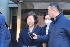 '1억 공천헌금 의혹' 김경 구속심사 종료...잠시후 강선우 심문
