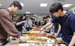 단돈 2천원에 저녁 밥을?...강원대 춘천캠퍼스,이천원의 저녁 뷔페 운영