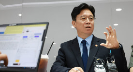 김영훈 노동장관, 기업 초과이익 배분 '사회적 대화'...다음달 긴급 토론회