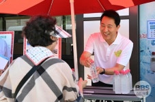 오세훈,폭염 현장 방문...경로당과 탑골 공원서 어르신 안전 점검