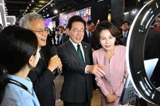 'K-엑스포' 찾은 이 대통령 
