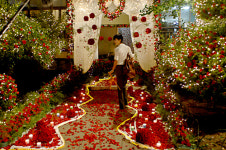 오연수, 이동욱에게 만 송이로 수놓은 장미 꽃길 선물 받아