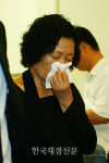 [JK포토] 故 최진실 빈소 찾은 김혜자, 흐르는 눈물