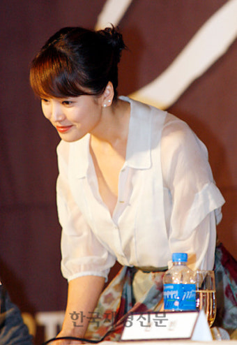 노희경 작가, ‘송혜교 발음 논란 보다 노력하는 모습 지켜봐야’