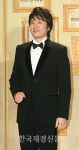 [JK포토] MBC연기대상, 김명민 ‘이젠 지휘자로 보이는 듯’