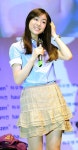 [포토]미니스커트 입은 김연아, ‘허리가 너무 커서 옷핀 살짝?’