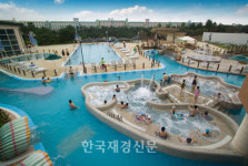 4계절이 즐거운 대규모 온천테마파크 “설악워터피아”