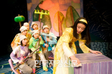 가족극 ‘백설공주를 사랑한 난장이’ 내달 20일부터!