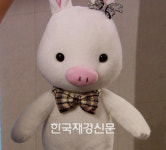 “딱지, 스티커”에 이어 ‘돼지토끼’인형 인기 몰이로 곧 제작!