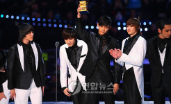 [2009MAMA] 2PM, 2관왕 눈물의 수상소감 “박재범에 영광을”