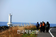 진에어, 친환경테마여행 제주올레 문학투어 진행