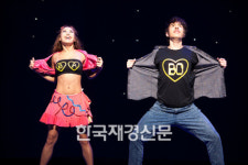 [공연리뷰] 뮤지컬 ‘웨딩싱어’, 너와 함께 늙는 것 근사할거야~