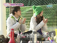 ‘우결’ 박재정-유이 완판 커플 등극?! “패딩 커플룩 인기”