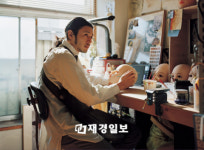 <공기인형> 오다기리 죠 깜짝출연 ‘짧은 분량 묵직한 존재감’