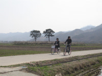 “자전거 타고 하동 평사리의 봄 향기를 온몸으로 느껴보세요”