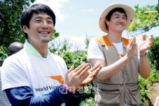 지진희, 아프리카 아이들과 ‘마음’으로 만나 감동과 희망 제시