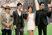 [JK포토]영광 이문식-김성오-이진-박성웅,우리는 거대상사 패밀리이에요~