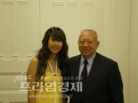 홍콩재벌 맥신쿠, 前 홍콩 행정장관 둥젠화 조카?