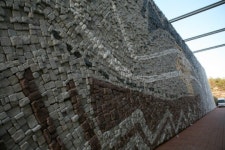 전남 벌교에 세계 최대 옹석벽화 탄생