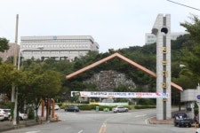 여수 전남대, 의뭉스런 현수막 내걸기