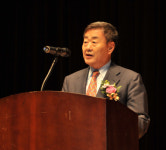 김준기 동부회장, 32년 만에 부활된 동곡상에 감격