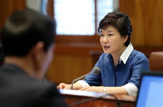 이재명 대통령, 물가 대책 보고 지시…라면 한 개에 2천원, 고통 불만 인식